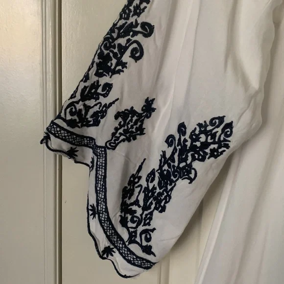 C/C Chic Connection Embroidered dress size  L - Picture 4 of 8